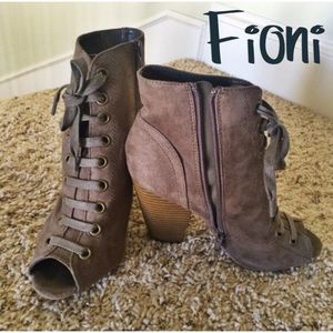 NWOT✨Fioni Peeptoe Lace Up Heels