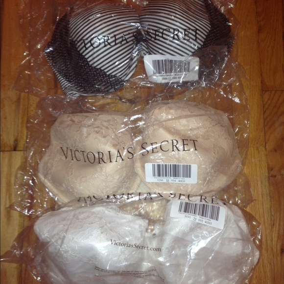 ⭐️tonight only $50⭐️NWT VS 40D bras (3 total)