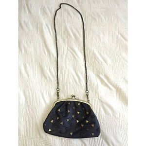 Volcom clutch with shoulder chain
