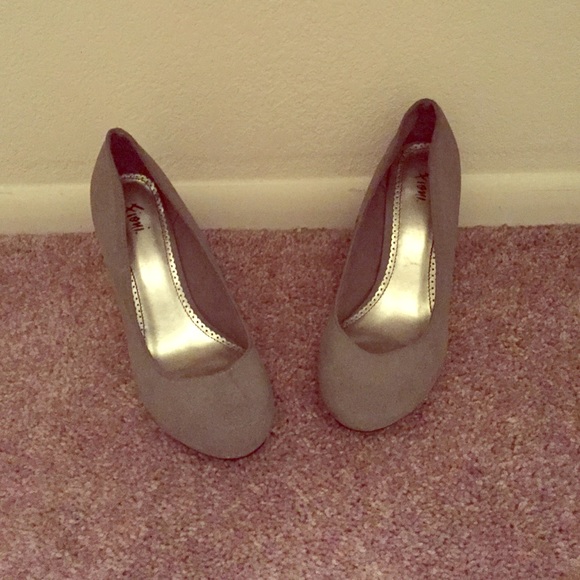 Cute low grey pumps