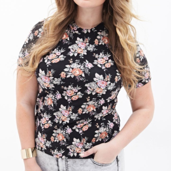 Mock neck rose print top!
