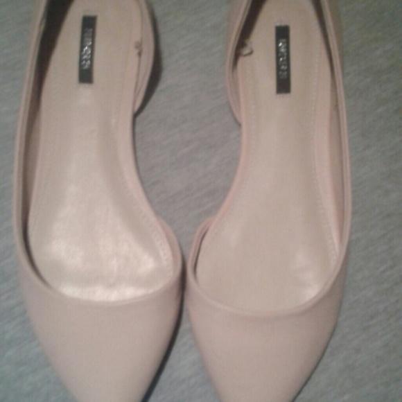 Adorable Nude Flats