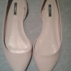 Adorable Nude Flats