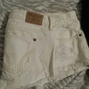 Distressed Hollister shorts white