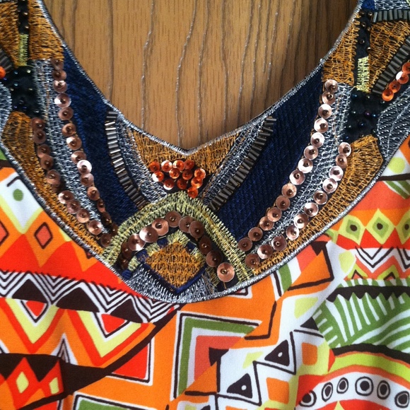 Vibrant tribal pattern dress - Picture 2 of 2