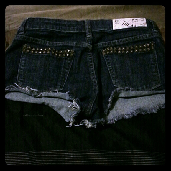 SHORTS WITH STUDS