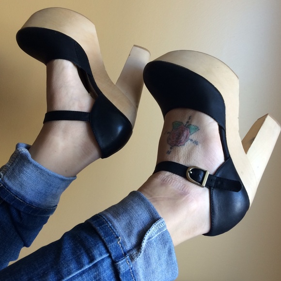 SABINE genuine leather, wooden clogs