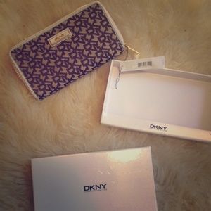 DKNY Wallet
