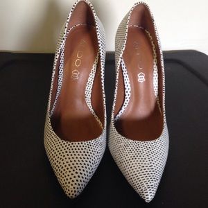 White leather heels with black dots