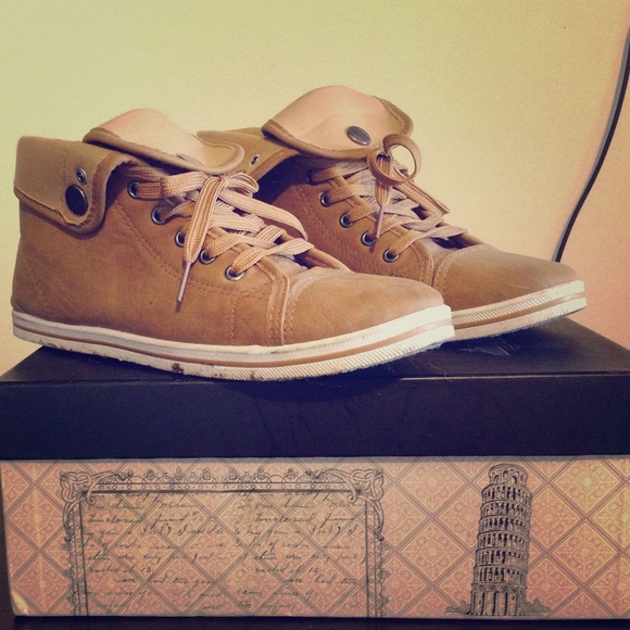 Super cute light brown shoes!!