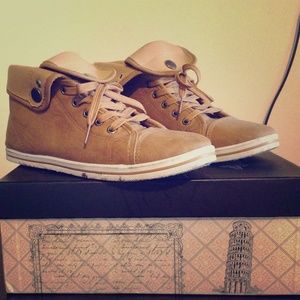 Super cute light brown shoes!!