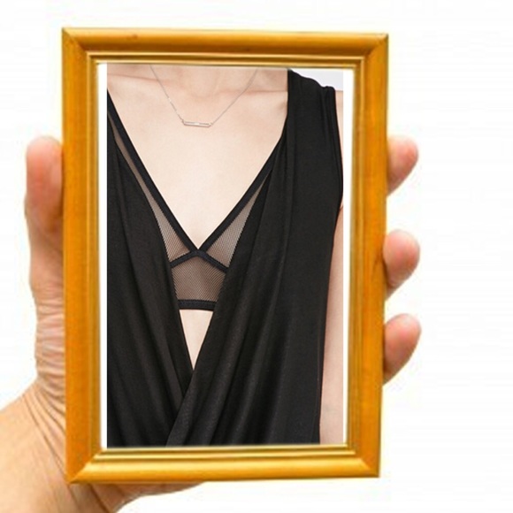 Sexy Short/Long Top w/Plunging V-Neck & Long Train - Picture 2 of 4