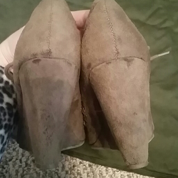 Cute dark beige peep toe wedges - Picture 3 of 4