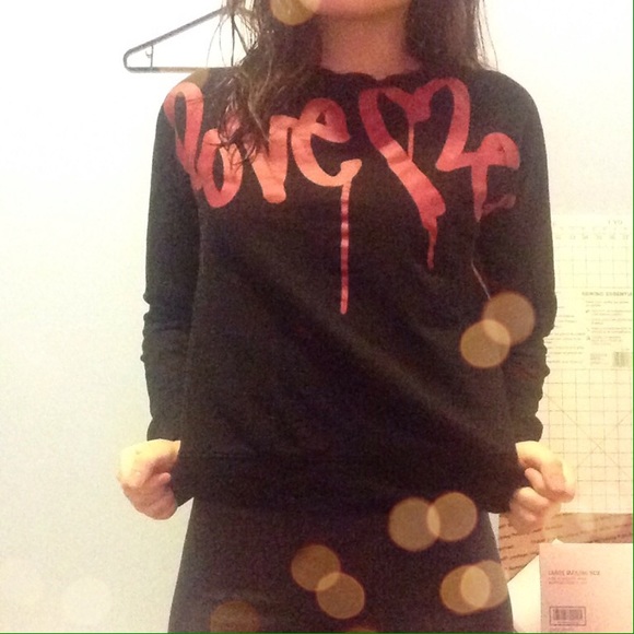 Love me crew neck