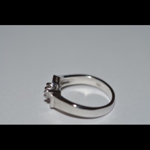 Ring - Picture 2 of 3