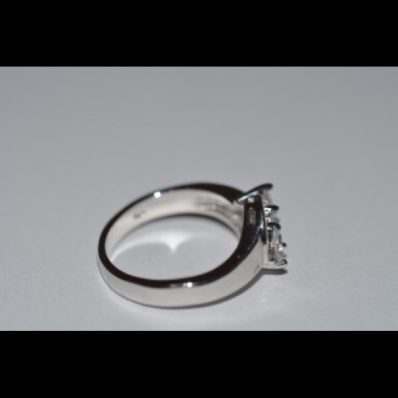Ring - Picture 3 of 3