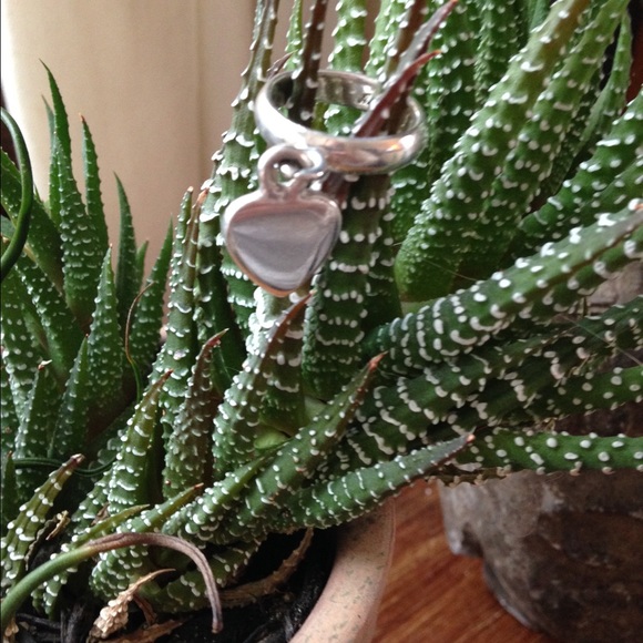 Dangle heart ring
