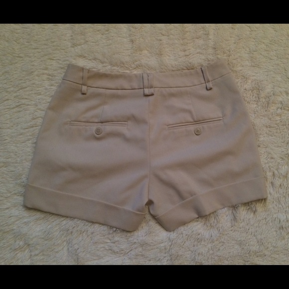 Foreve21 high-waisted dress shorts - Picture 2 of 2