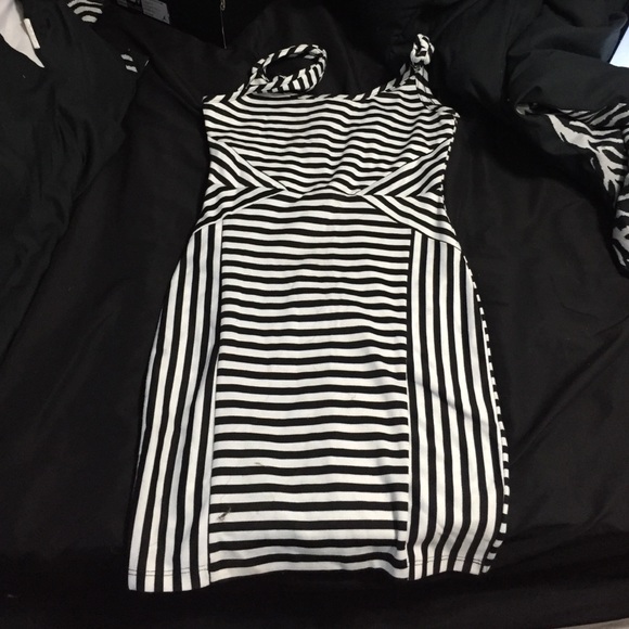 Wetseal Dresses & Skirts - Black and white fitted dress/sweater