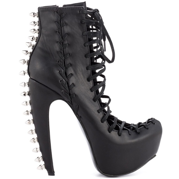 LOOKING FOR Privileged Shoes Kempton in black