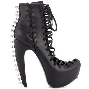 LOOKING FOR Privileged Shoes Kempton in black