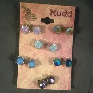 6 pairs of earrings