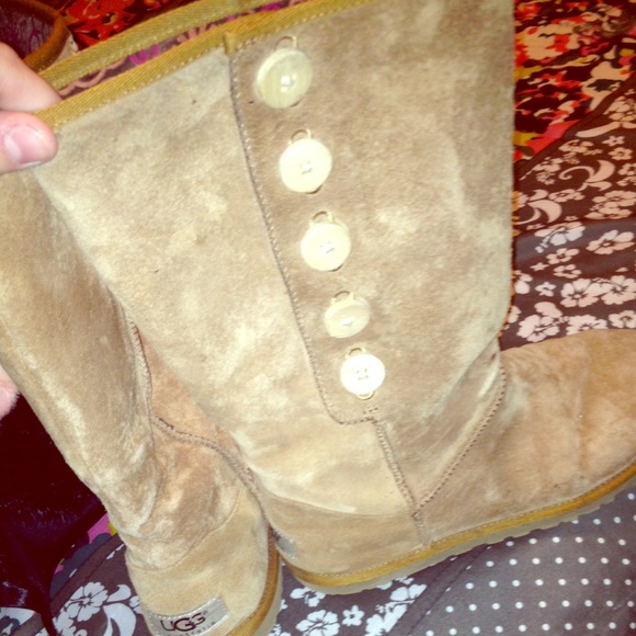 Barely worn uggs! ❌ON HOLD❌