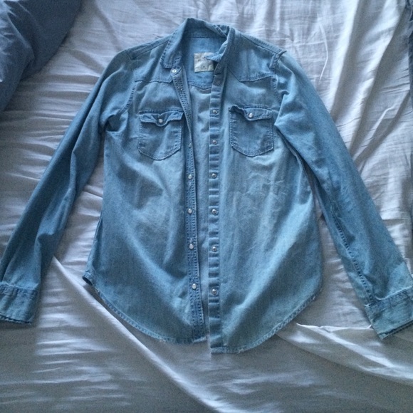 Hollister Denim Shirt - Picture 1 of 2