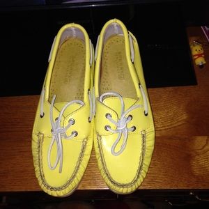 Yellow sperrys
