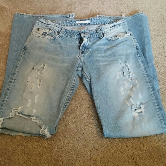 Buckle star destroyed jeans