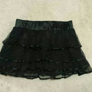 Black ruffled short skirt