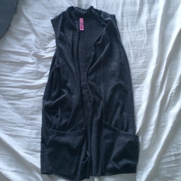 Sleeveless Cardigan - Picture 1 of 2