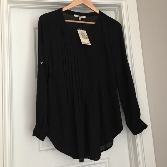 Long sleeve black blouse/tunic.
