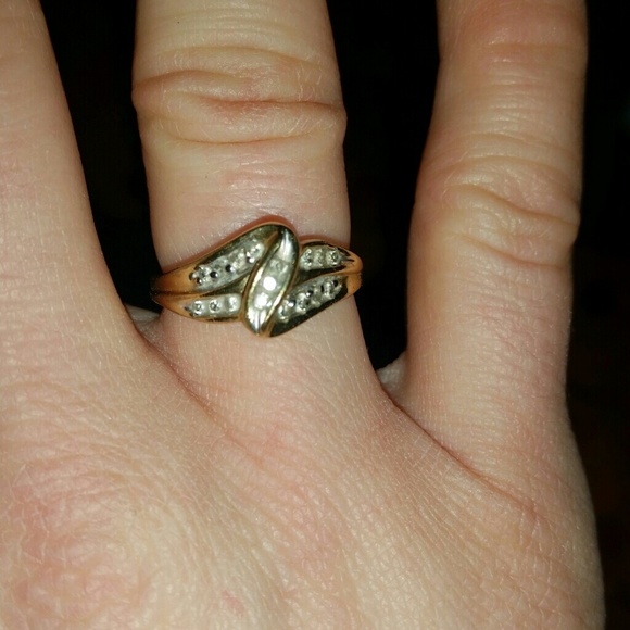 10kt gold and diamond ring