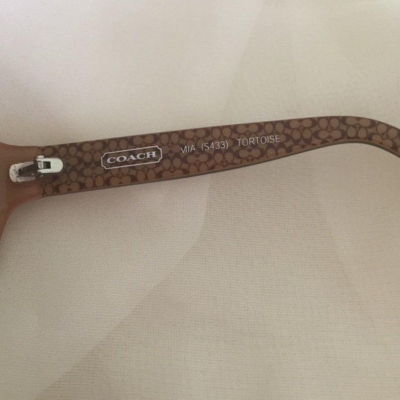 ❌SOLD❌ on other site Coach Sunglasses - Picture 3 of 4