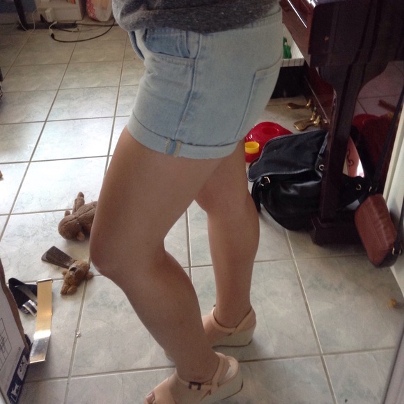 🌺SOLD🌺 H&M Rolled Up Shorts - Picture 2 of 3