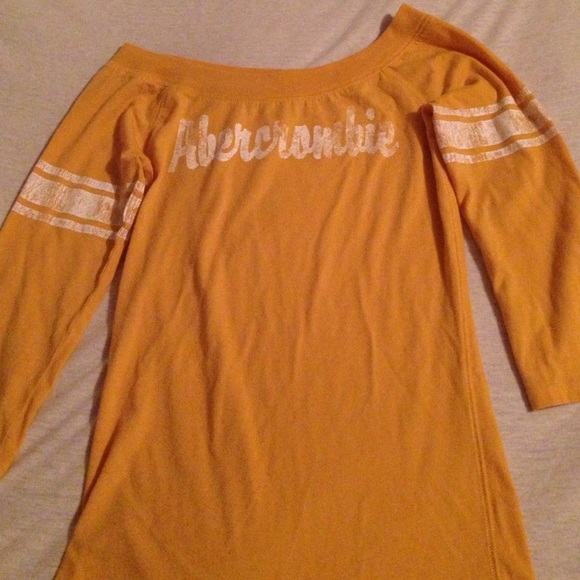 Quarter length sleeve top. Like new