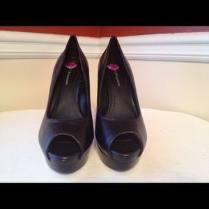 BCBG Flow Black Pumps Size 8.5B