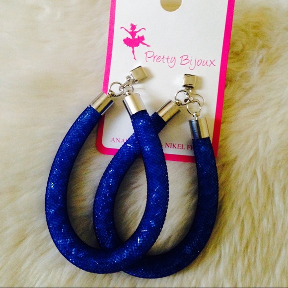 Adorable Sassy Springy Earring Hoops🌺😍❤️💃🎶