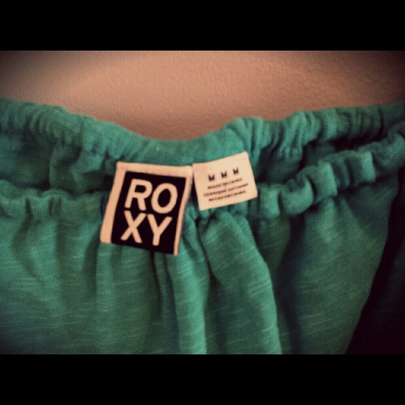 Roxy mid thigh three layer dress. - Picture 3 of 3