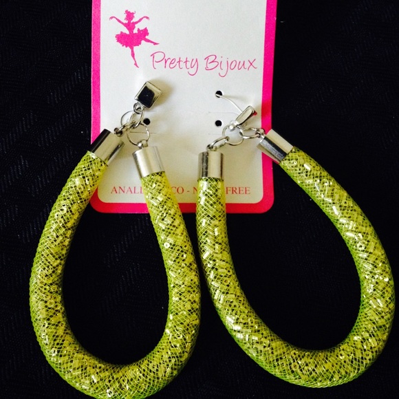 Adorable Sassy Hoop Earrings😍☀️🇮🇹💃🎶🌺