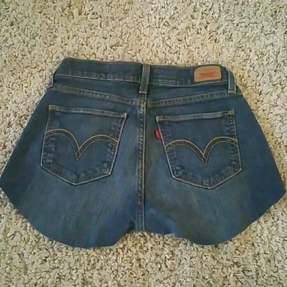 Levi shorts - Picture 2 of 2