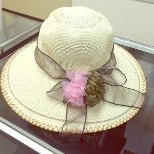 Woman Straw Hat with flower accent