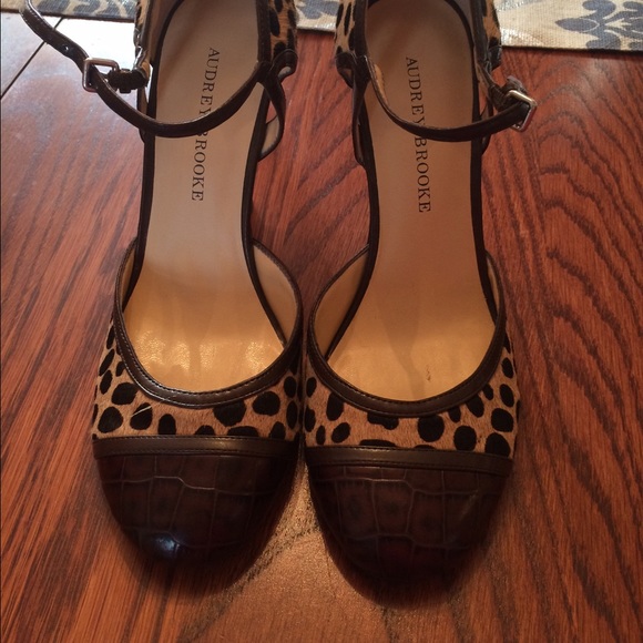 NEW LISTING! Never worn leopard print cap toe heel - Picture 2 of 4