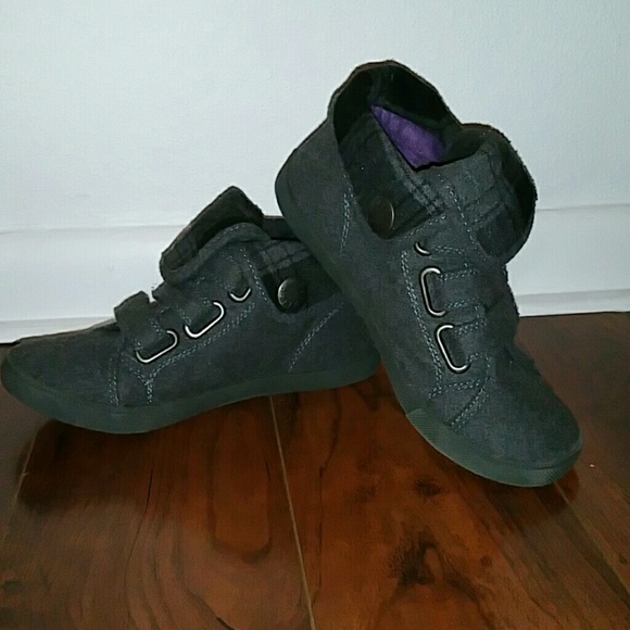 Blowfish grey velcro shoes