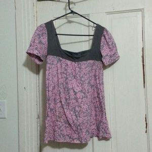 Short sleeved top