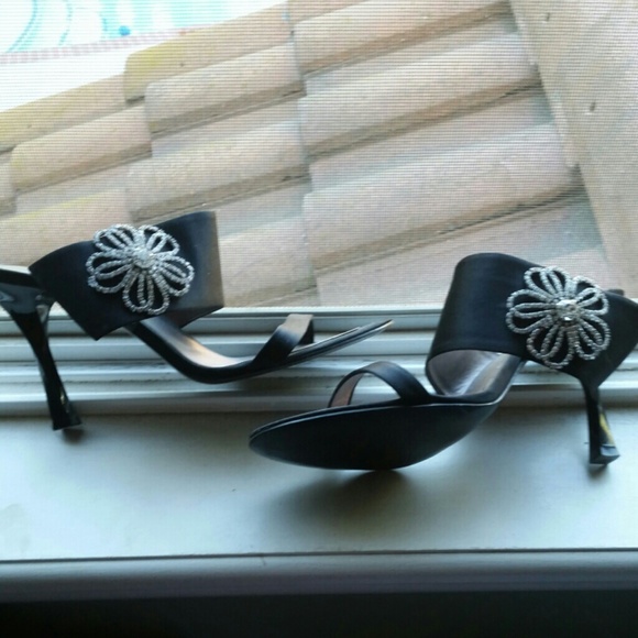 SOLD Nine West sz 7 black satin heels