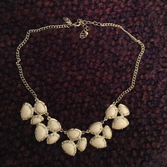 Ann Taylor necklace like new