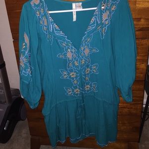 Flower embroidered tunic Flower embroidered tunic