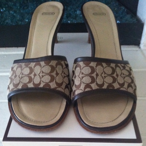 Coach 9.5 Louise logo sandal / pump khaki brown